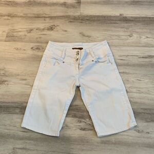 White sky, jeans button women’s shorts size 9/10